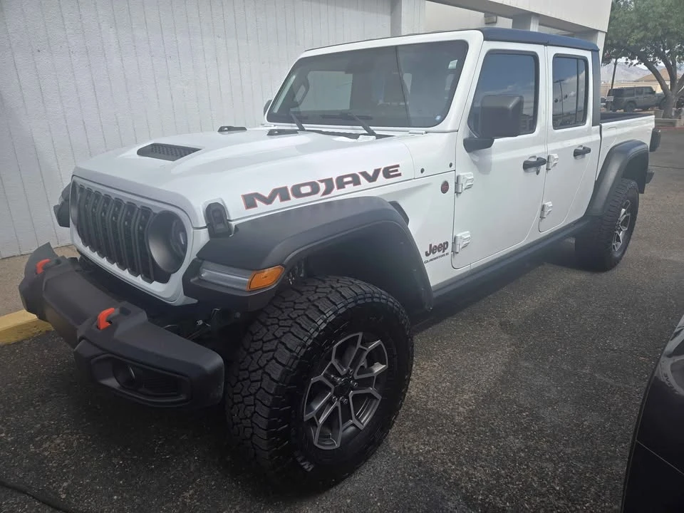 2025 Jeep JT Gladiator - Image 5 of 13