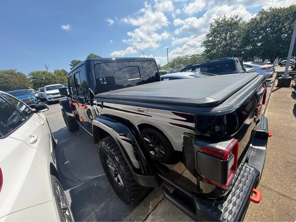 2025 Jeep JT Gladiator - Image 2 of 3