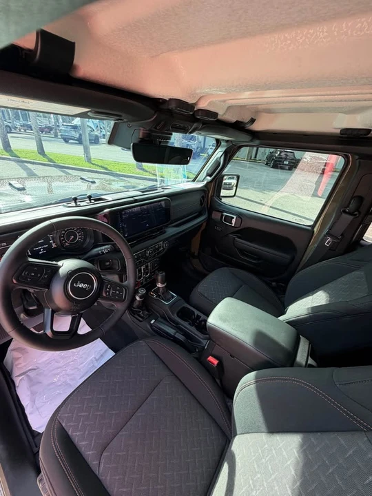 2025 Jeep JT Gladiator - Image 5 of 5