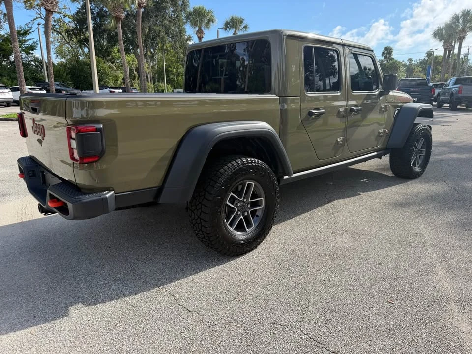 2025 Jeep JT Gladiator - Image 4 of 5