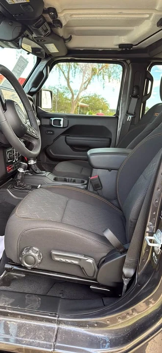 2025 Jeep JT Gladiator - Image 10 of 10