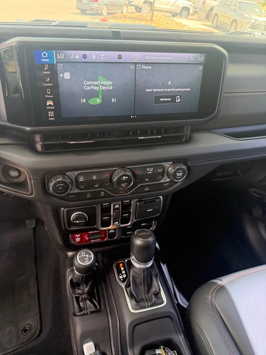 2025 Jeep JT Gladiator - Image 10 of 12