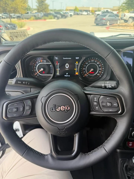 2025 Jeep JT Gladiator - Image 9 of 12