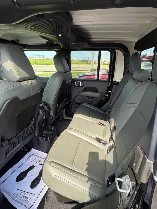 2025 Jeep JT Gladiator - Image 6 of 7