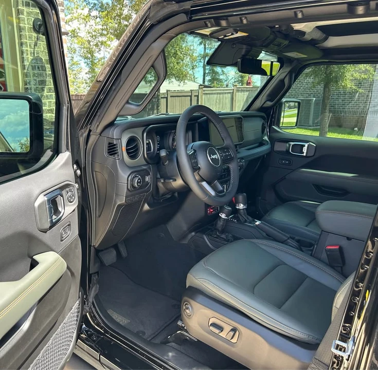 2025 Jeep JT Gladiator - Image 2 of 7
