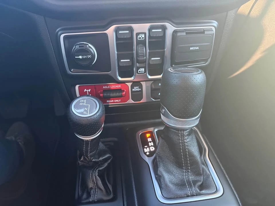 2025 Jeep JT Gladiator - Image 9 of 13