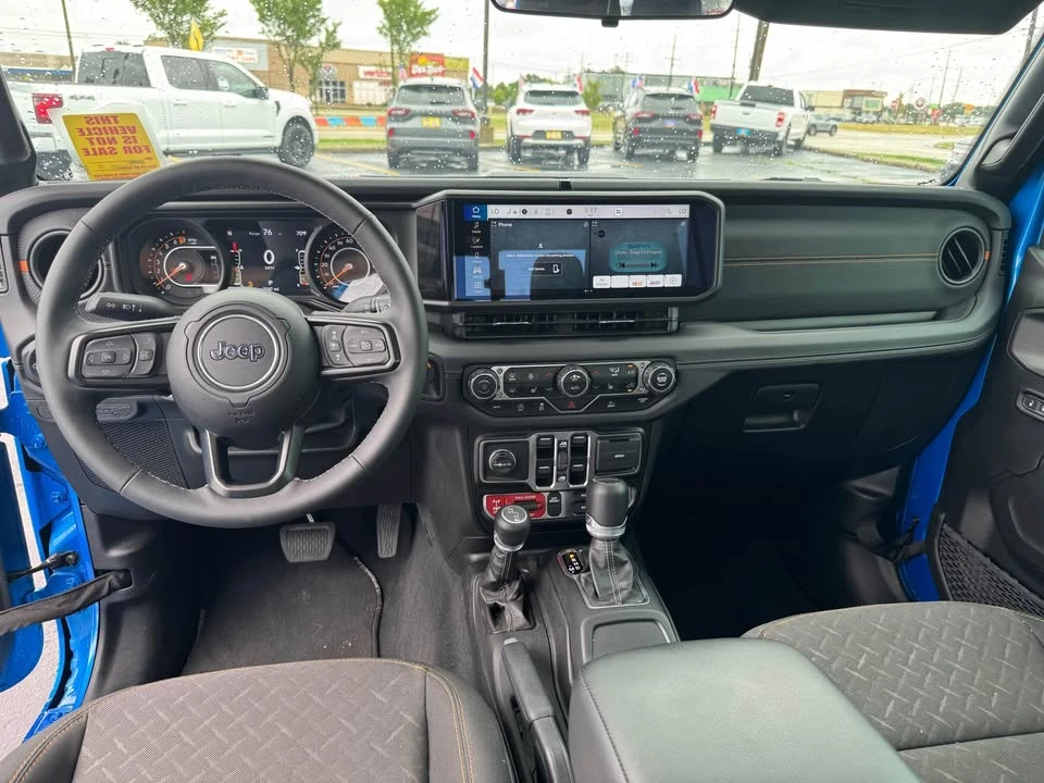 2025 Jeep JT Gladiator - Image 15 of 20