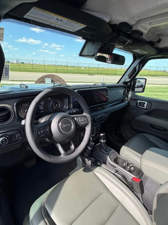 2025 Jeep JT Gladiator - Image 5 of 7