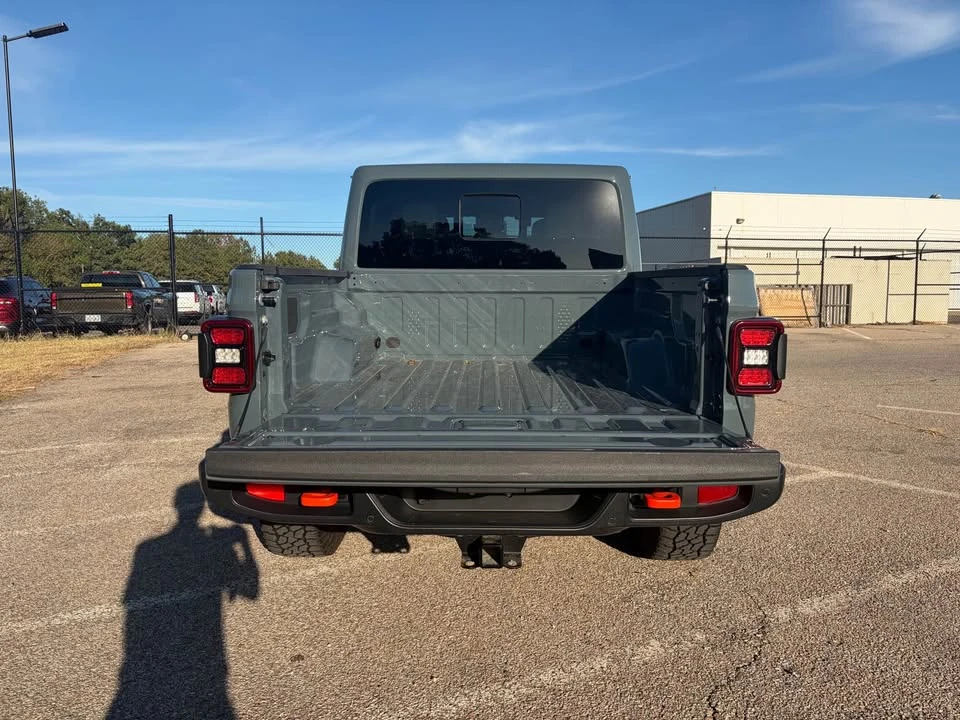 2025 Jeep JT Gladiator - Image 5 of 13