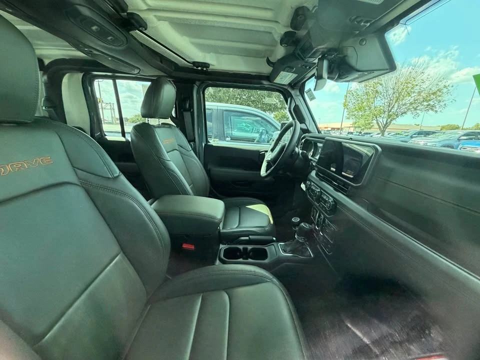 2025 Jeep JT Gladiator - Image 8 of 9