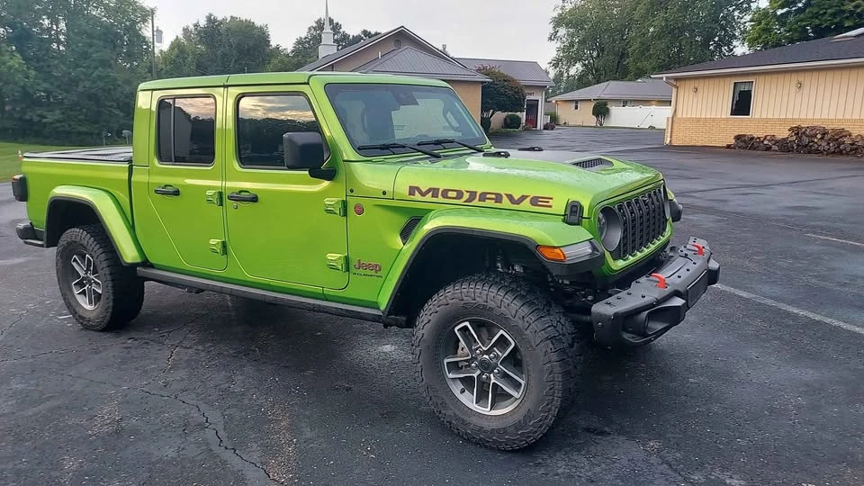 2025 Jeep JT Gladiator - Image 5 of 14