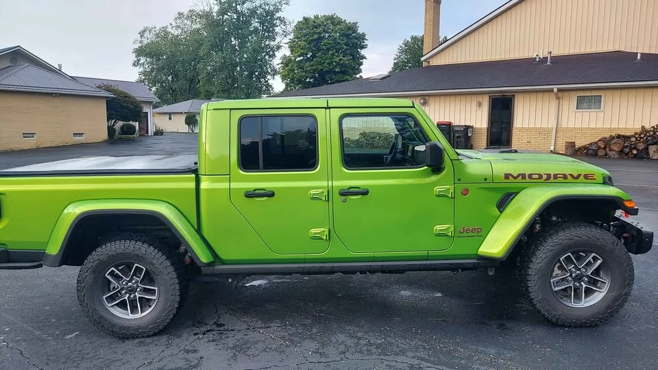 2025 Jeep JT Gladiator - Image 6 of 14