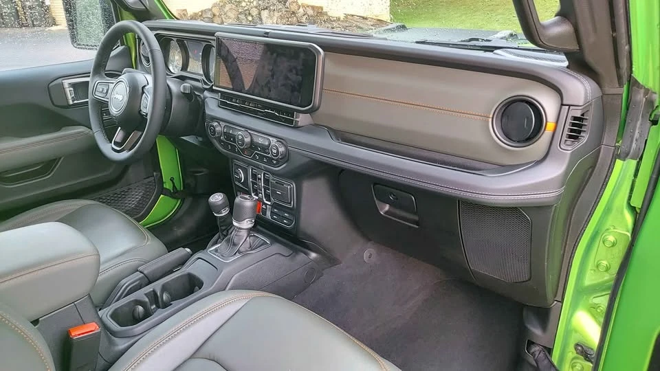 2025 Jeep JT Gladiator - Image 9 of 14