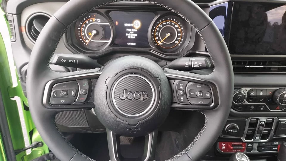 2025 Jeep JT Gladiator - Image 13 of 14