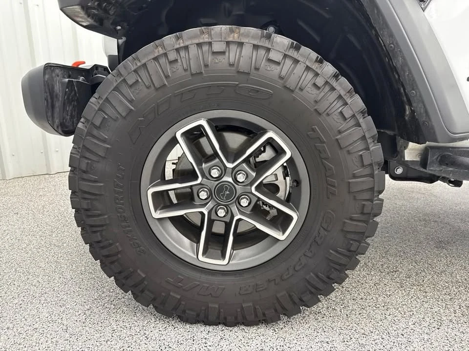2025 Jeep JT Gladiator - Image 14 of 20