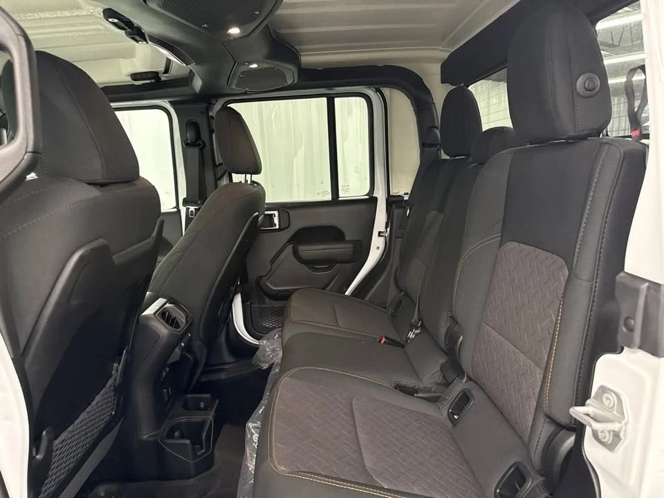 2025 Jeep JT Gladiator - Image 13 of 20