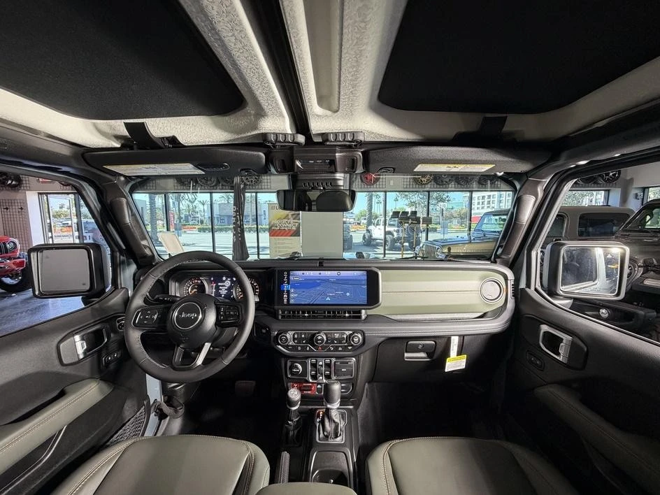 2025 Jeep JT Gladiator - Image 21 of 30