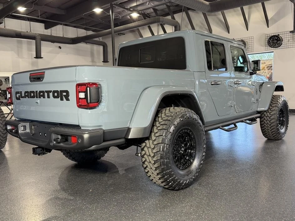 2025 Jeep JT Gladiator - Image 14 of 30