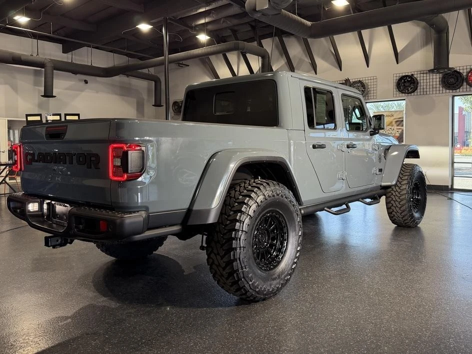 2025 Jeep JT Gladiator - Image 29 of 30