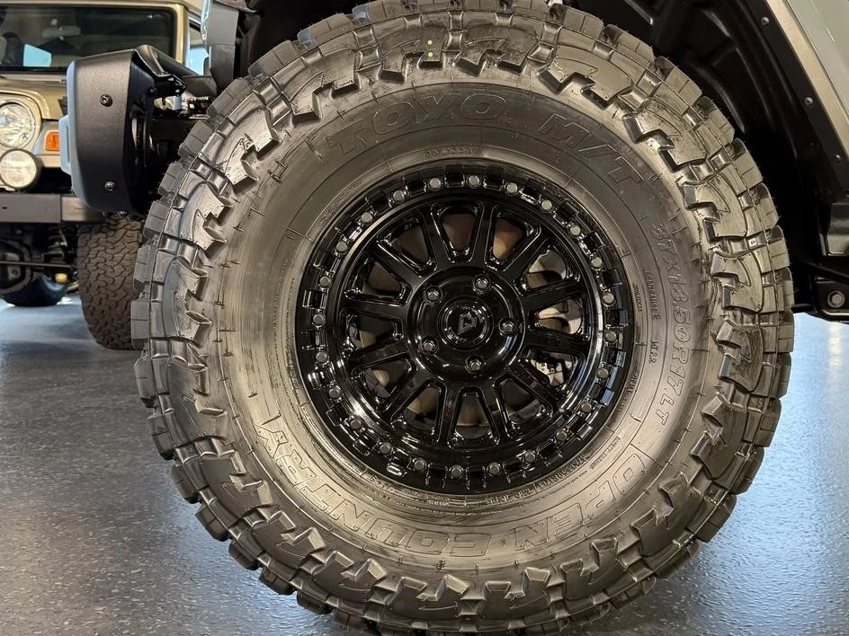 2025 Jeep JT Gladiator - Image 25 of 30
