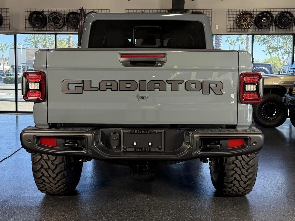 2025 Jeep JT Gladiator - Image 10 of 30
