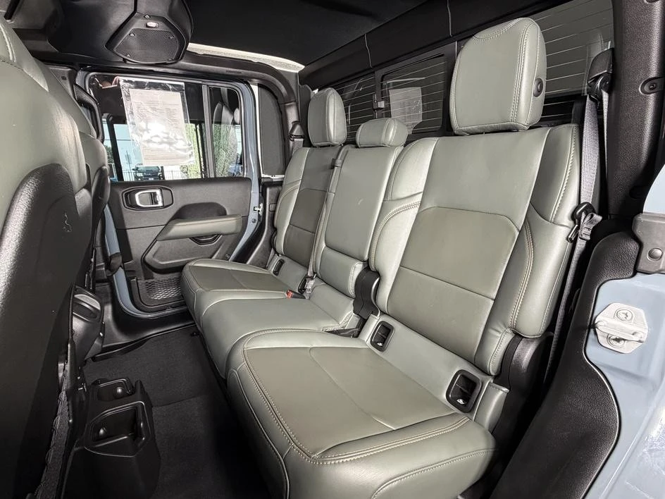 2025 Jeep JT Gladiator - Image 17 of 30