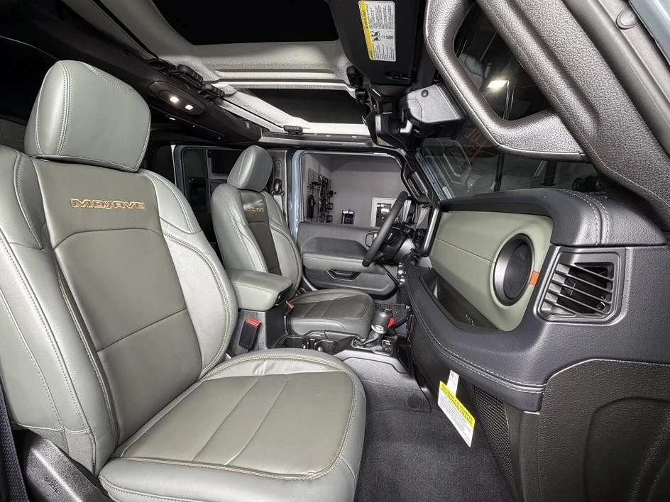 2025 Jeep JT Gladiator - Image 18 of 30