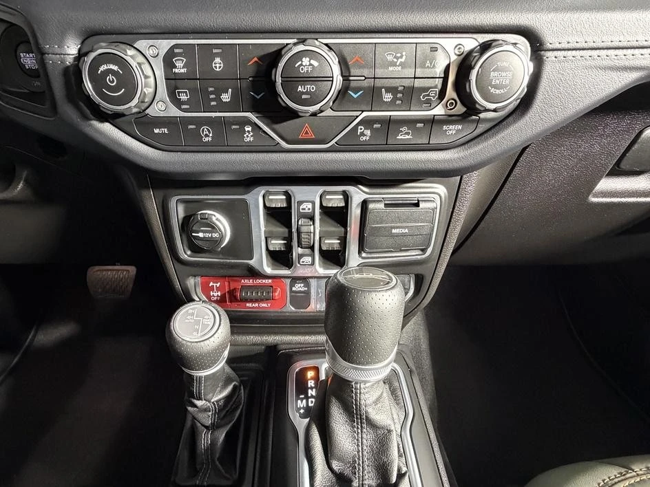 2025 Jeep JT Gladiator - Image 23 of 30