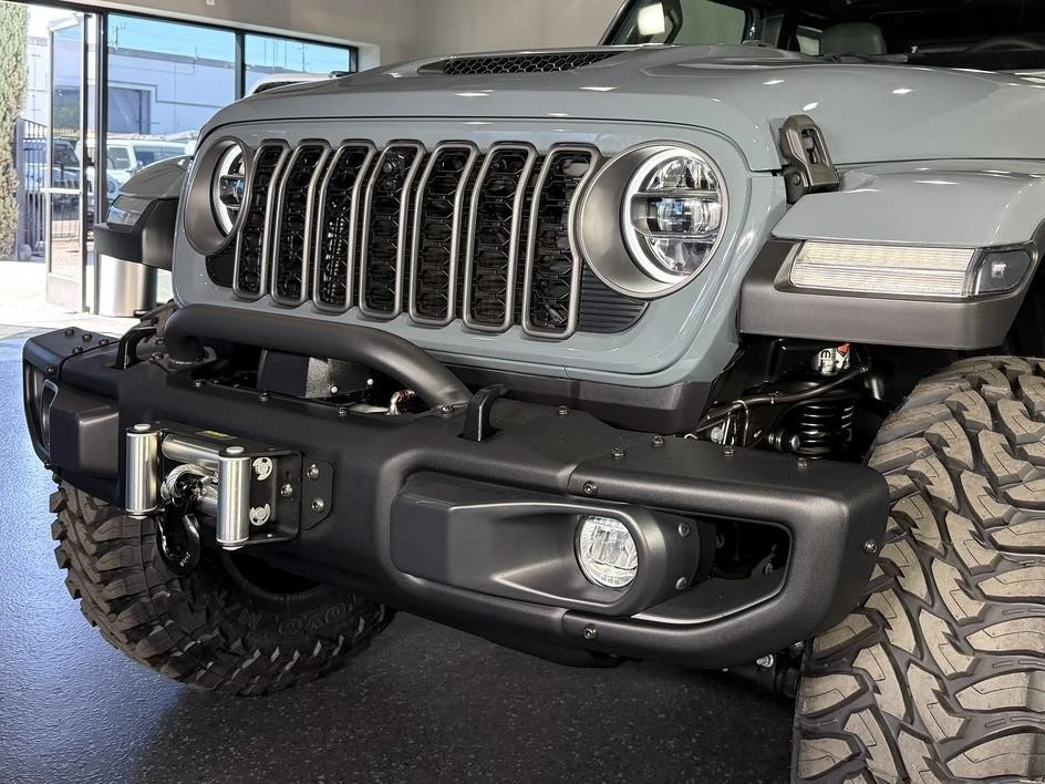 2025 Jeep JT Gladiator - Image 5 of 30