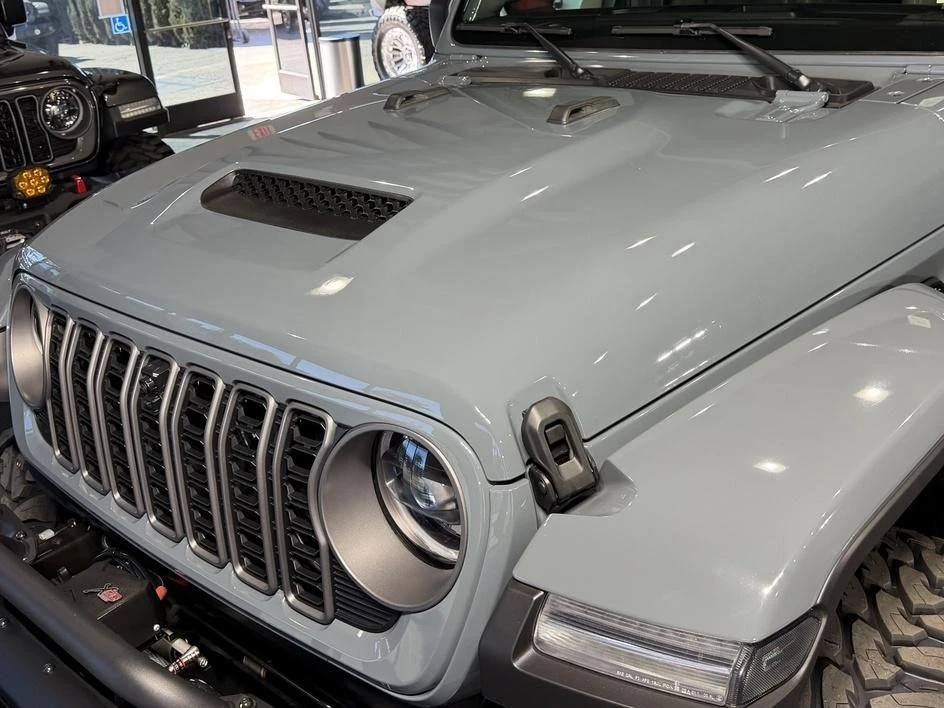 2025 Jeep JT Gladiator - Image 6 of 30