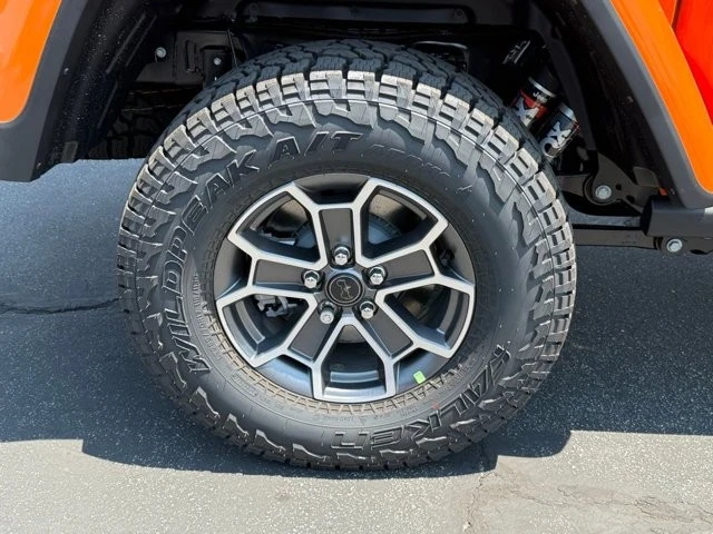 2025 Jeep JT Gladiator - Image 10 of 12