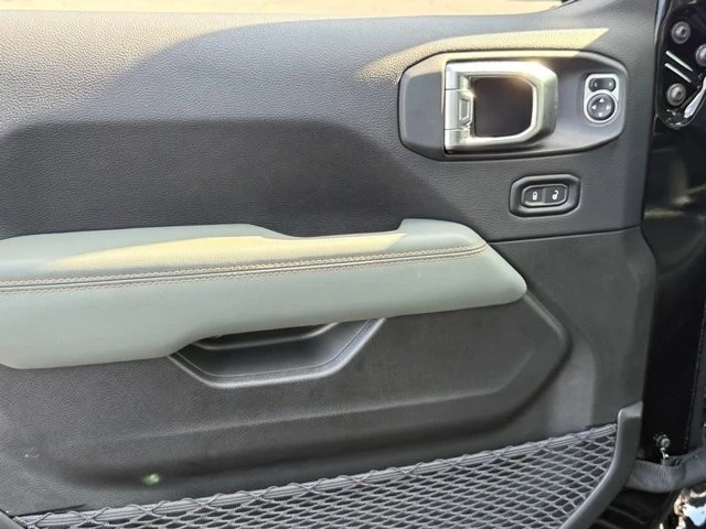 2025 Jeep JT Gladiator - Image 11 of 12