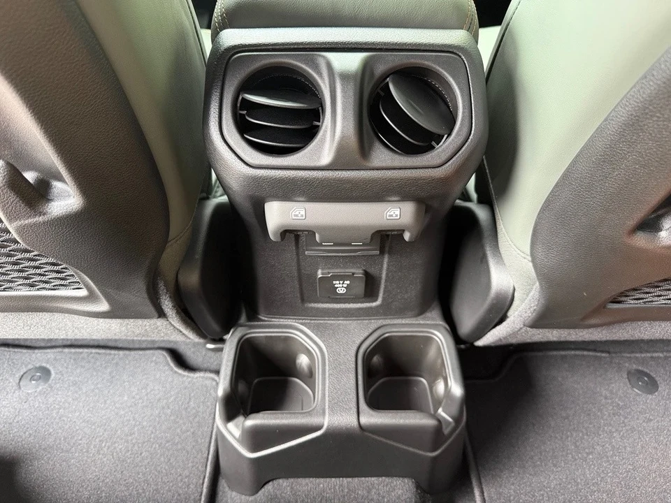 2025 Jeep JT Gladiator - Image 19 of 21