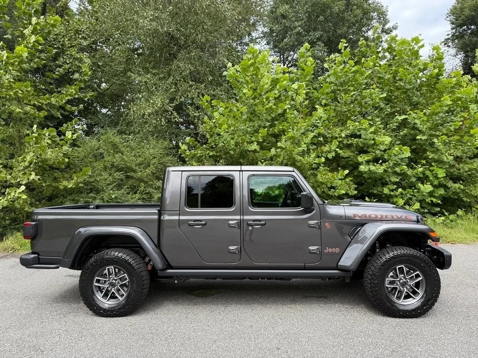 2025 Jeep JT Gladiator - Image 6 of 21