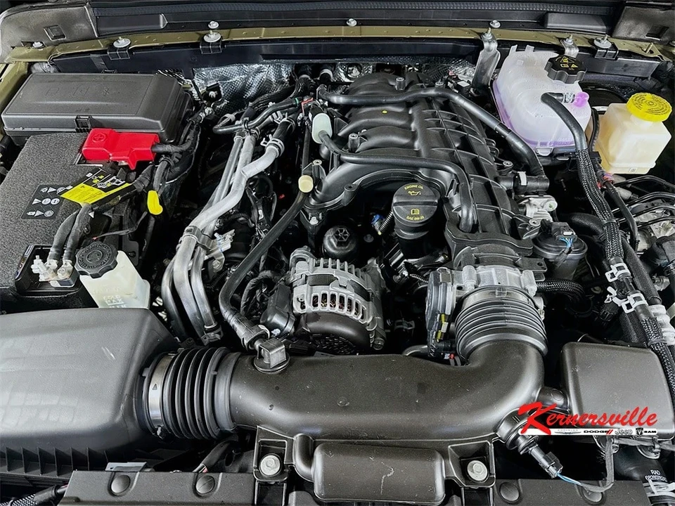 2025 Jeep JT Gladiator - Image 18 of 21