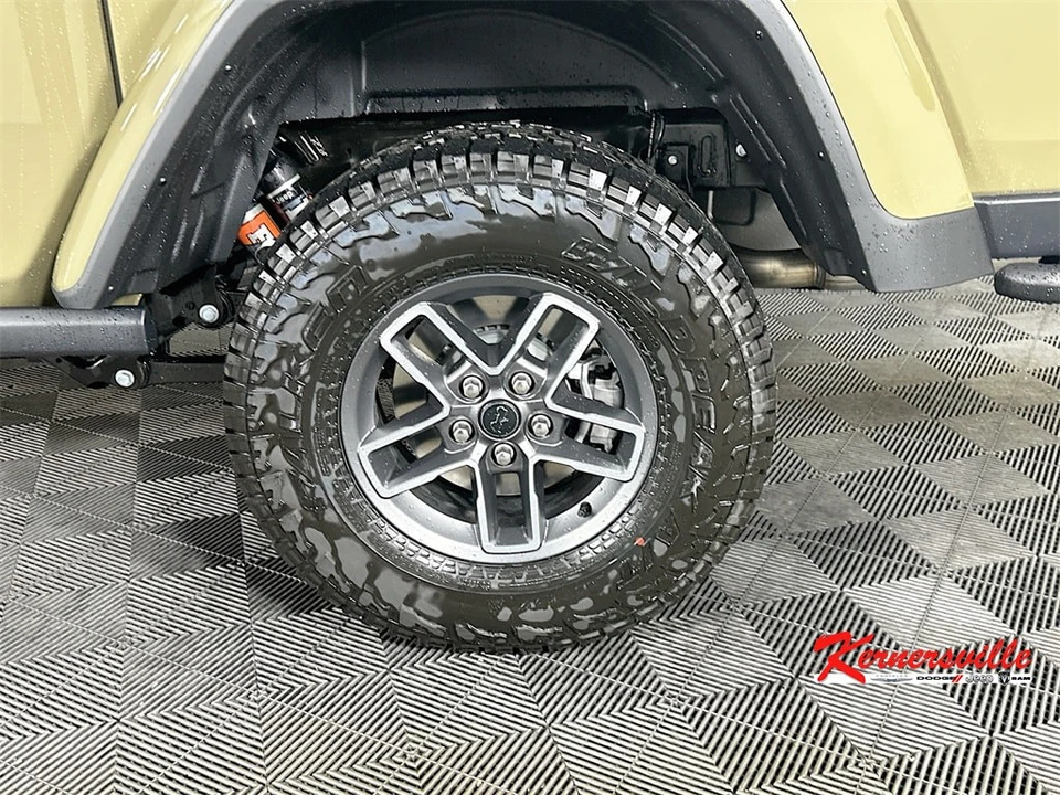 2025 Jeep JT Gladiator - Image 17 of 21