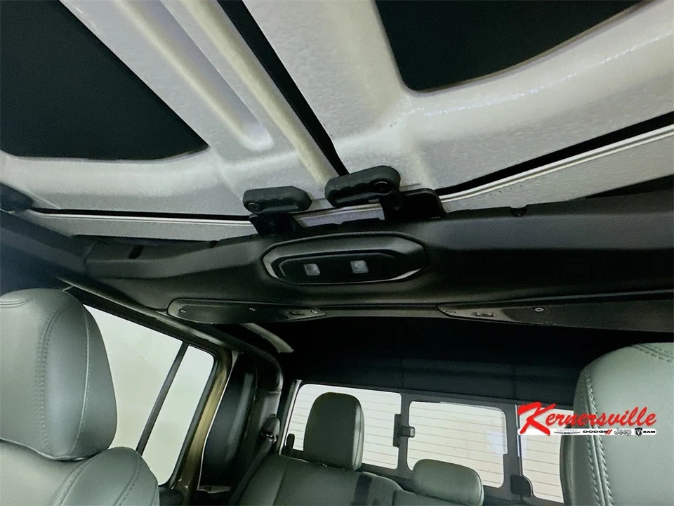 2025 Jeep JT Gladiator - Image 14 of 21
