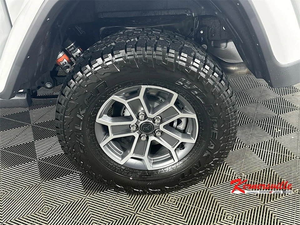 2025 Jeep JT Gladiator - Image 17 of 21