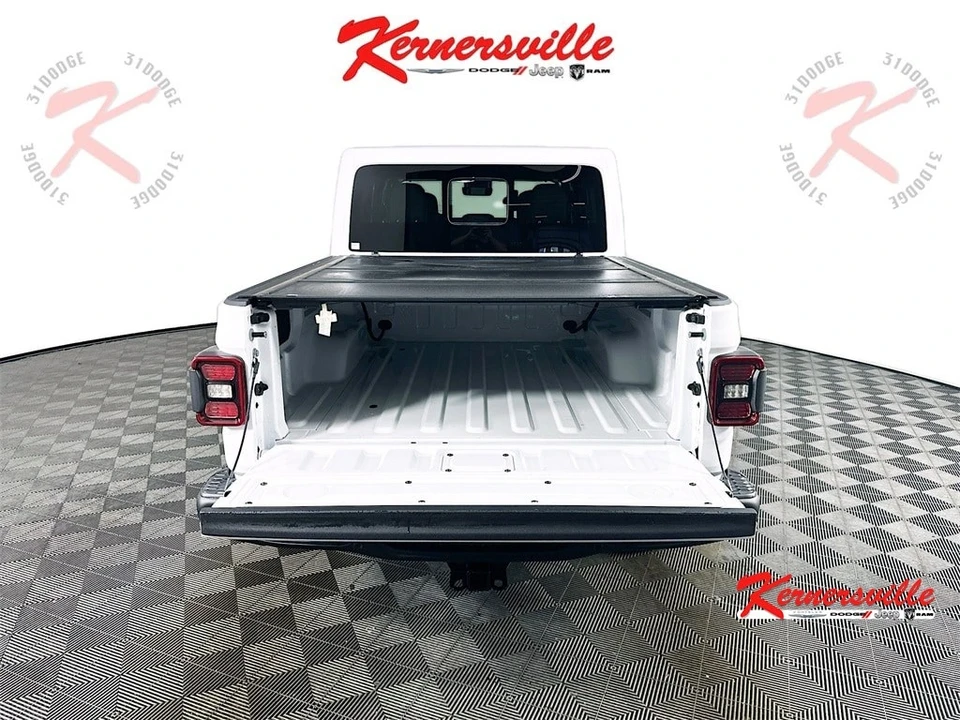 2025 Jeep JT Gladiator - Image 16 of 21