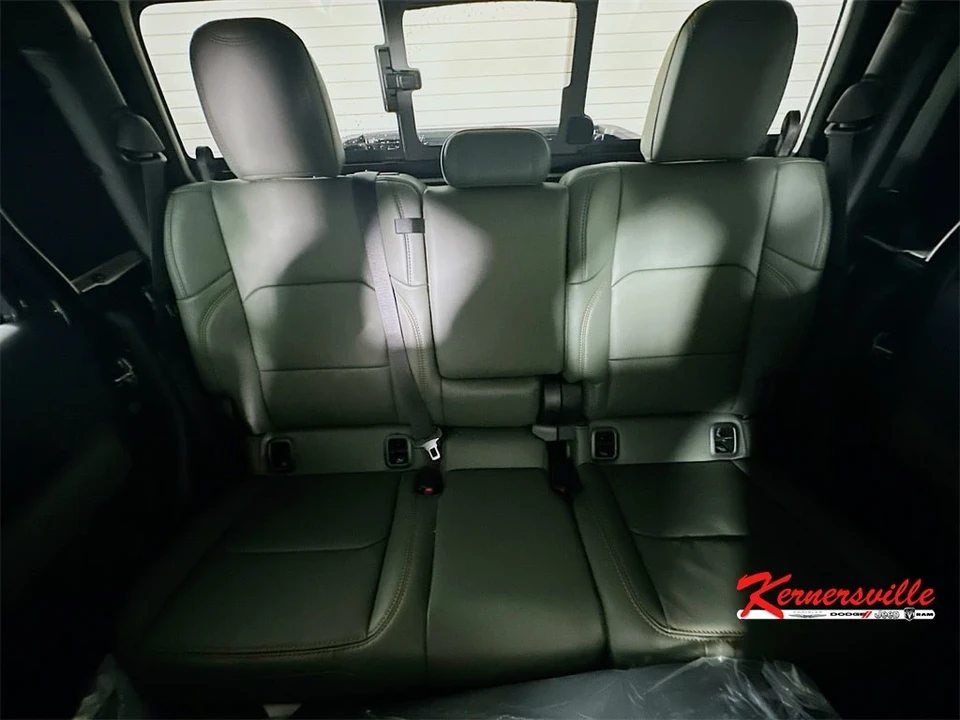 2025 Jeep JT Gladiator - Image 10 of 21