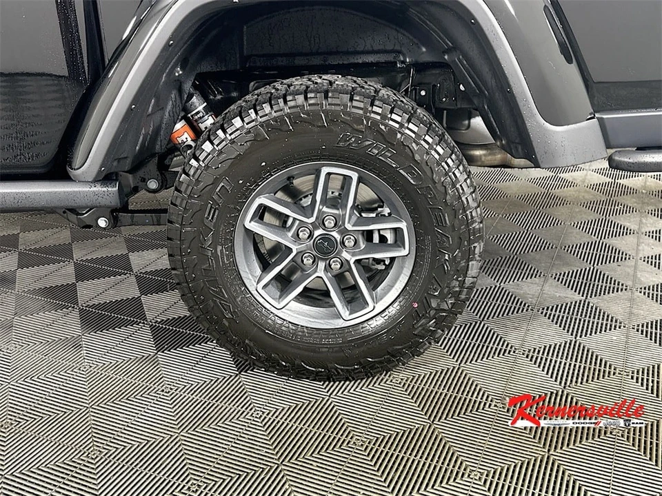 2025 Jeep JT Gladiator - Image 17 of 21