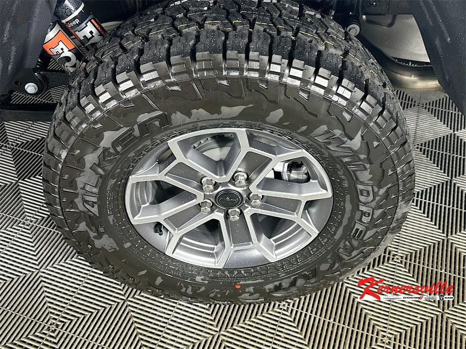 2025 Jeep JT Gladiator - Image 17 of 21