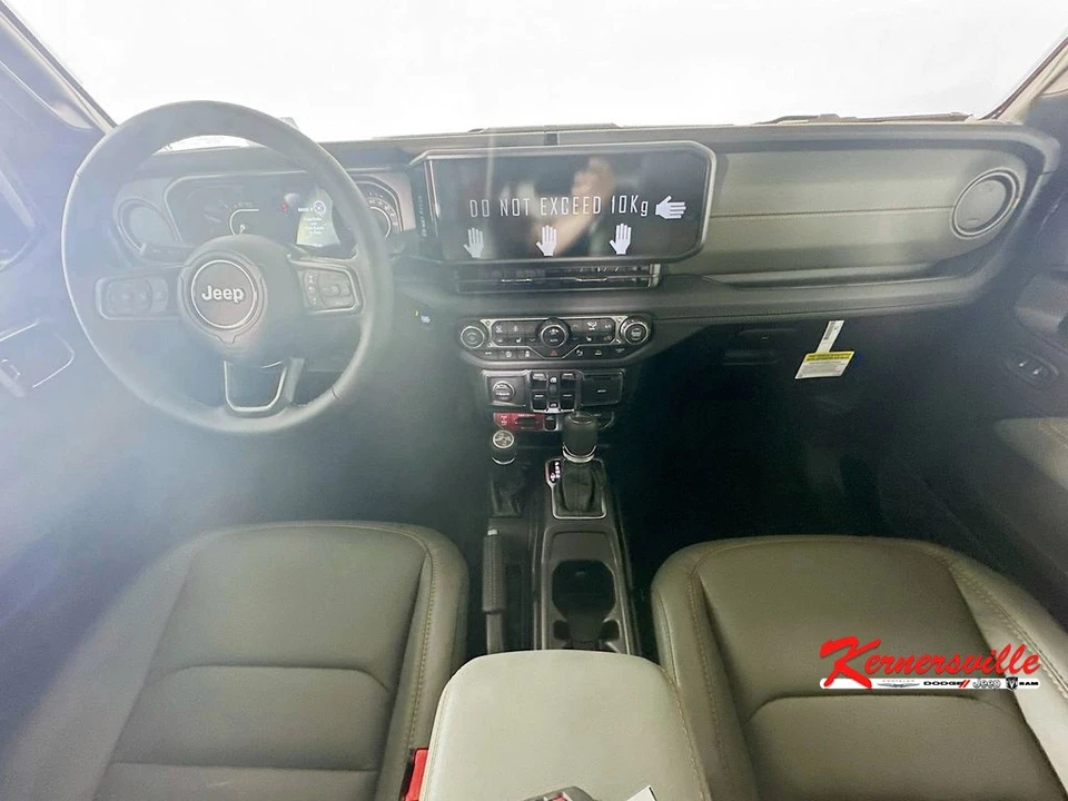 2025 Jeep JT Gladiator - Image 9 of 12