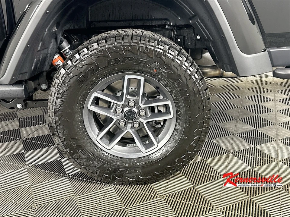 2025 Jeep JT Gladiator - Image 17 of 21