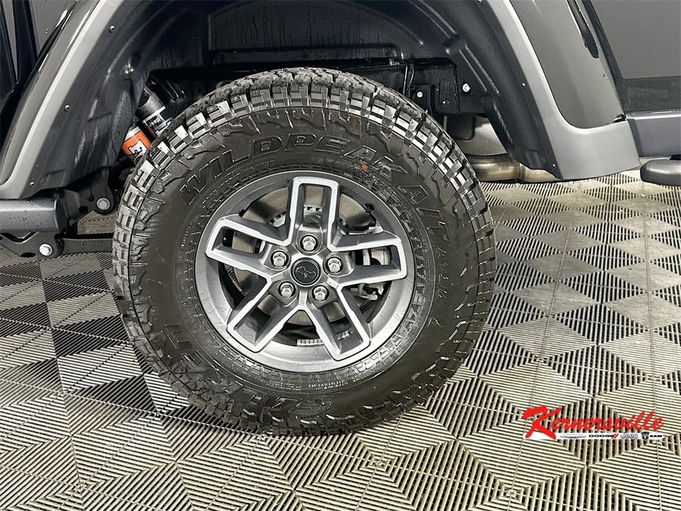 2025 Jeep JT Gladiator - Image 17 of 21