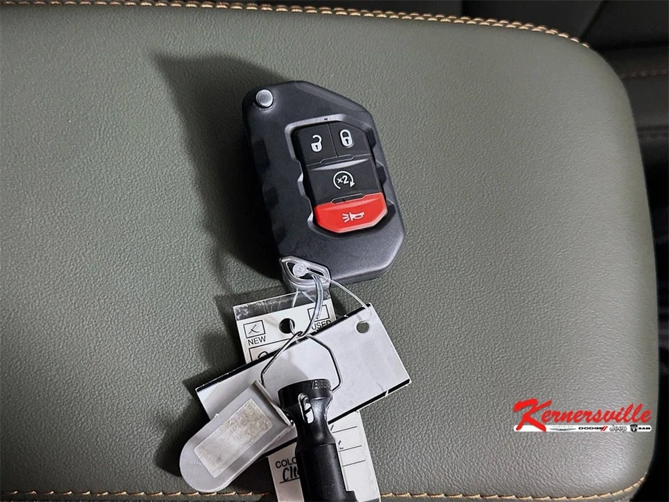 2025 Jeep JT Gladiator - Image 20 of 21
