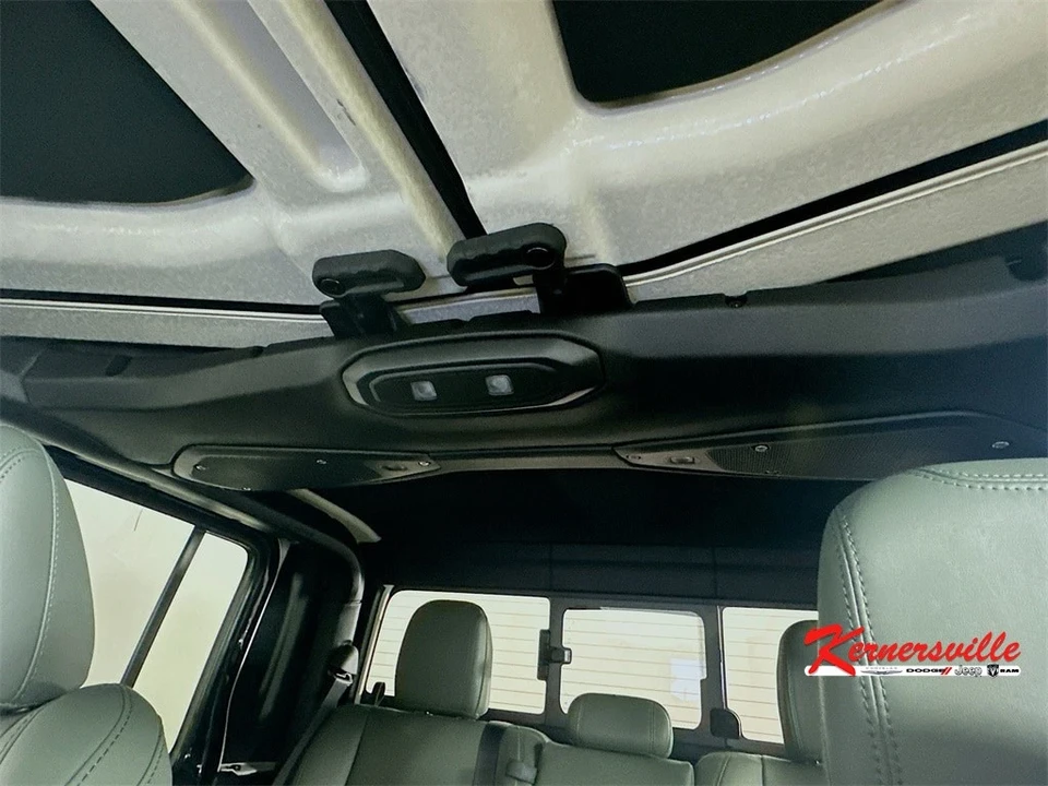 2025 Jeep JT Gladiator - Image 14 of 21