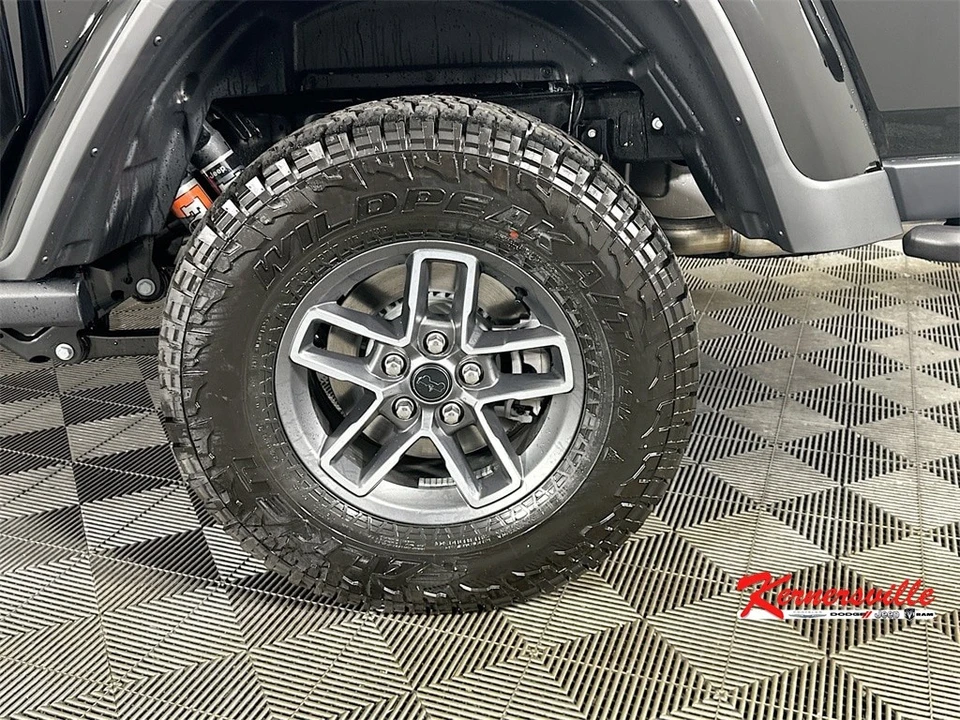 2025 Jeep JT Gladiator - Image 17 of 21