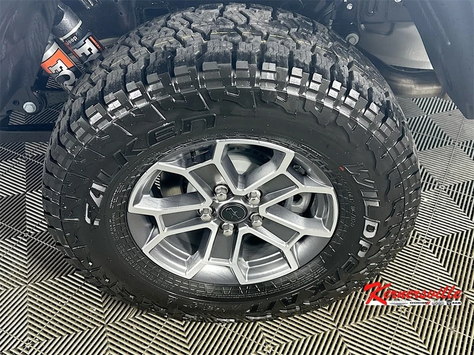2025 Jeep JT Gladiator - Image 17 of 21