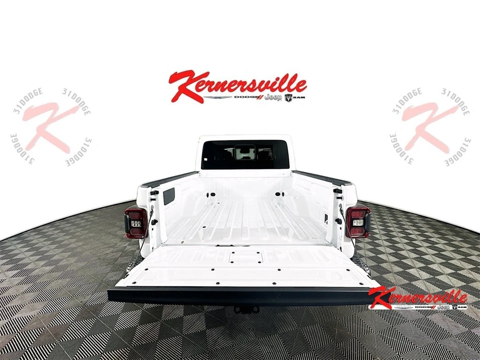 2025 Jeep JT Gladiator - Image 16 of 21